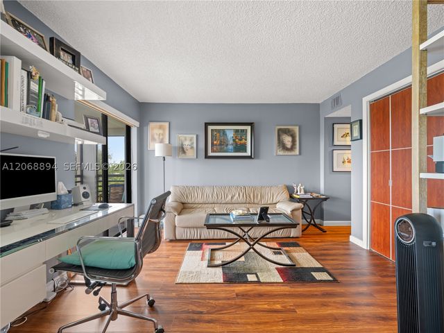 2314 S Cypress Bend Dr, Pompano Beach, FL 33069