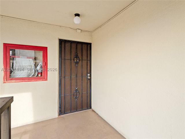2314 S Cypress Bend Dr, Pompano Beach, FL 33069