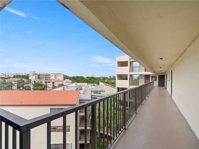 2314 S Cypress Bend Dr, Pompano Beach, FL 33069