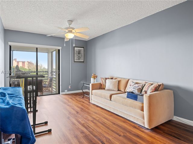 2314 S Cypress Bend Dr, Pompano Beach, FL 33069