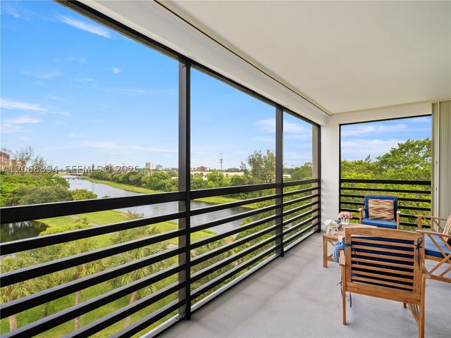 2314 S Cypress Bend Dr, Pompano Beach, FL 33069