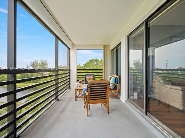 2314 S Cypress Bend Dr, Pompano Beach, FL 33069