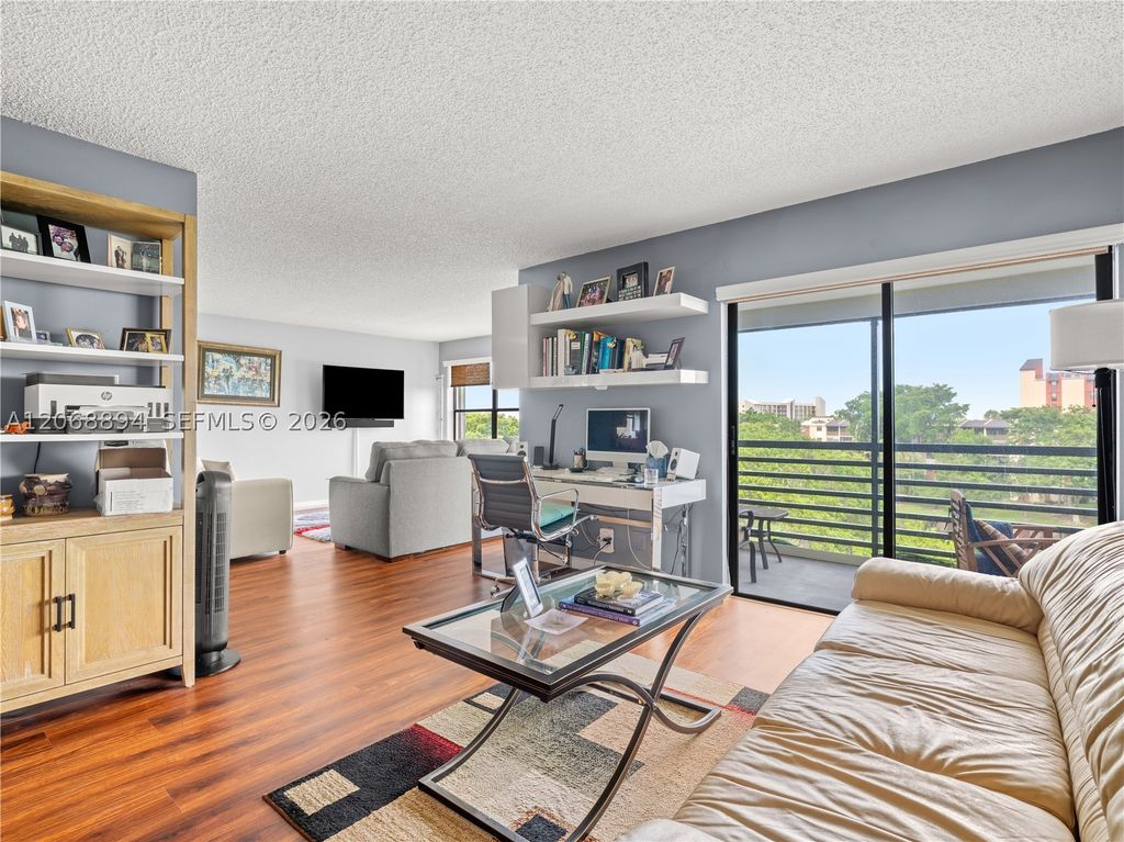 2314 S Cypress Bend Dr, Pompano Beach, FL 33069