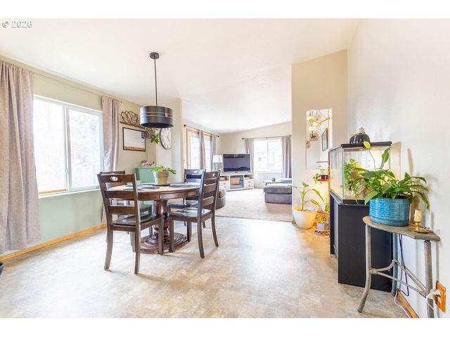 10500 W 5TH St, Island City, OR 97850