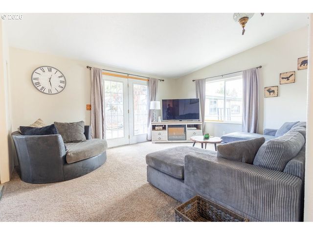 10500 W 5TH St, Island City, OR 97850