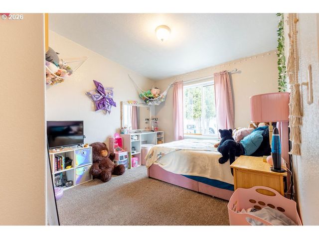 10500 W 5TH St, Island City, OR 97850