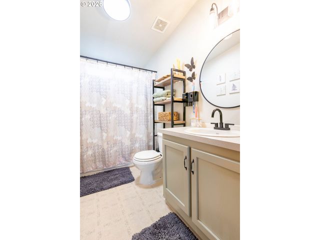 10500 W 5TH St, Island City, OR 97850