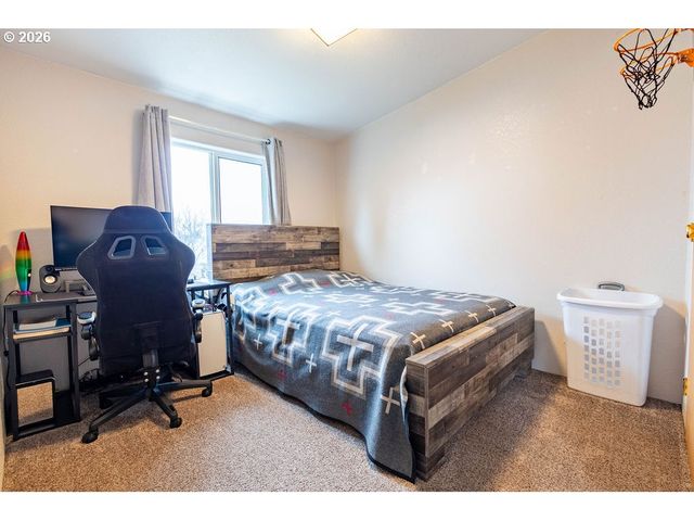 10500 W 5TH St, Island City, OR 97850