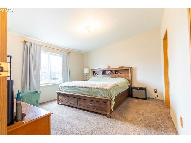 10500 W 5TH St, Island City, OR 97850