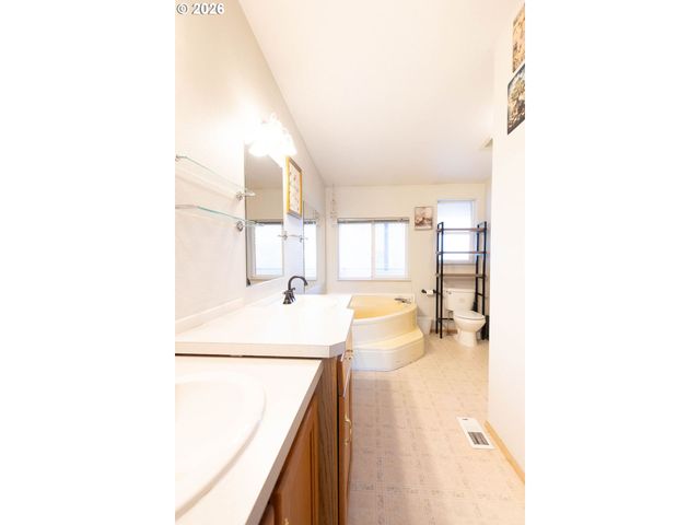 10500 W 5TH St, Island City, OR 97850