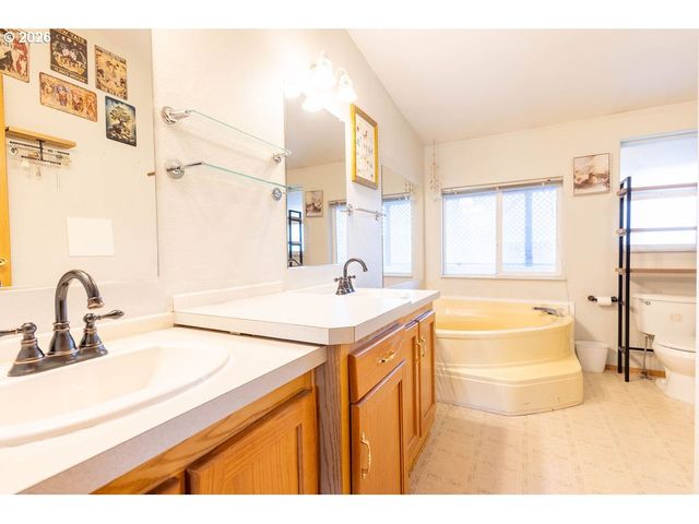 10500 W 5TH St, Island City, OR 97850