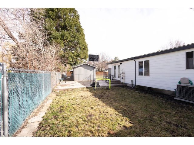 10500 W 5TH St, Island City, OR 97850