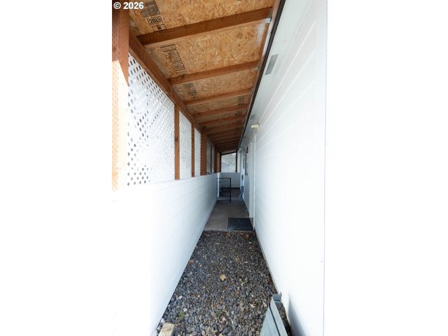 10500 W 5TH St, Island City, OR 97850