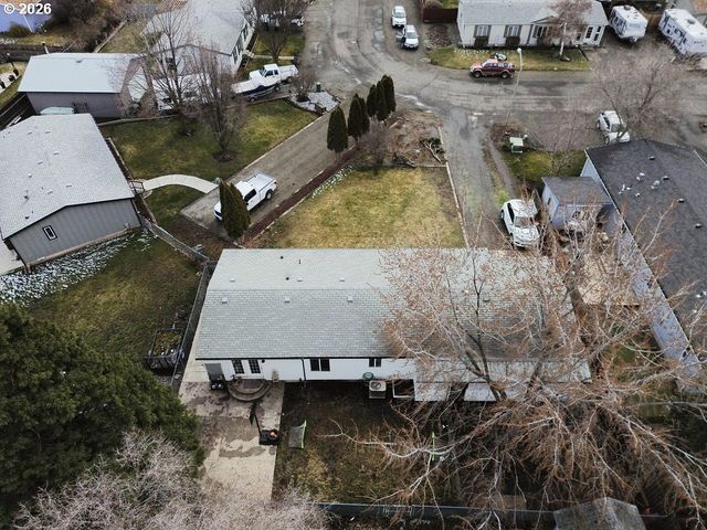 10500 W 5TH St, Island City, OR 97850