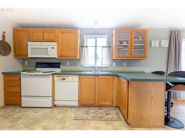 10500 W 5TH St, Island City, OR 97850