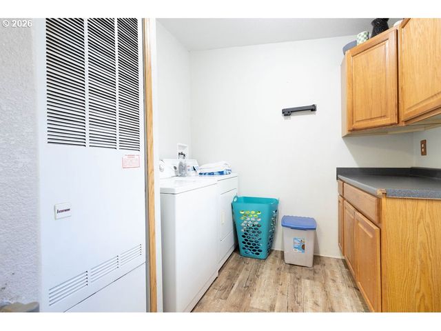 10500 W 5TH St, Island City, OR 97850