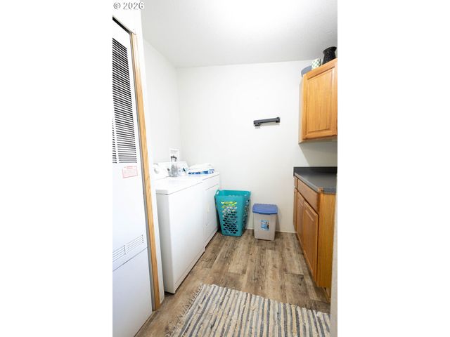 10500 W 5TH St, Island City, OR 97850