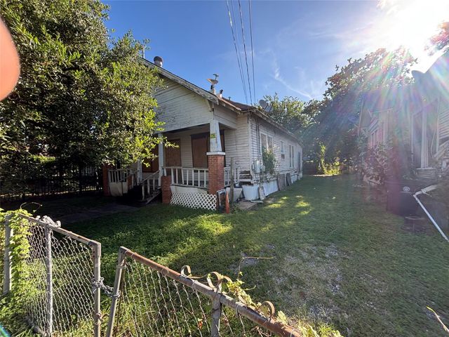 1918 Everett Street, Houston, TX 77009