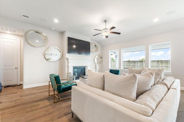 4114 Basin Park Drive, Manvel, TX 77578