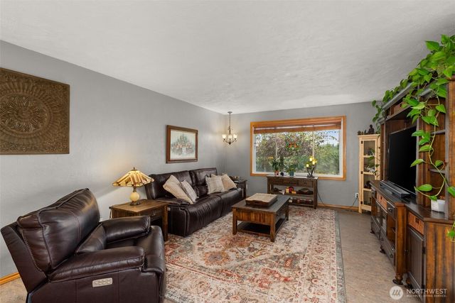 126 Riverview Drive, Chehalis, WA 98532