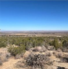 0 Y8/VIC VAC, Llano, CA 93544