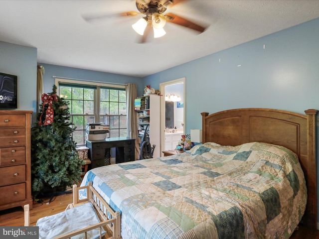 921 W BARNES MILL DR, Romney, WV 26757