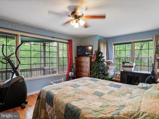921 W BARNES MILL DR, Romney, WV 26757