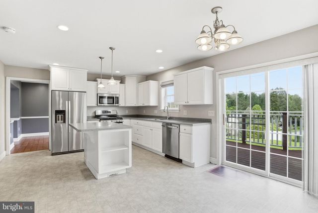 608 REDWOOD DR, Lancaster, PA 17602