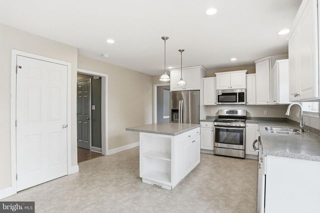 608 REDWOOD DR, Lancaster, PA 17602