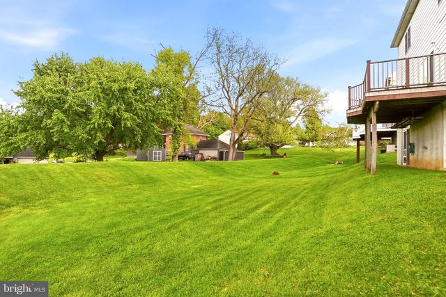608 REDWOOD DR, Lancaster, PA 17602