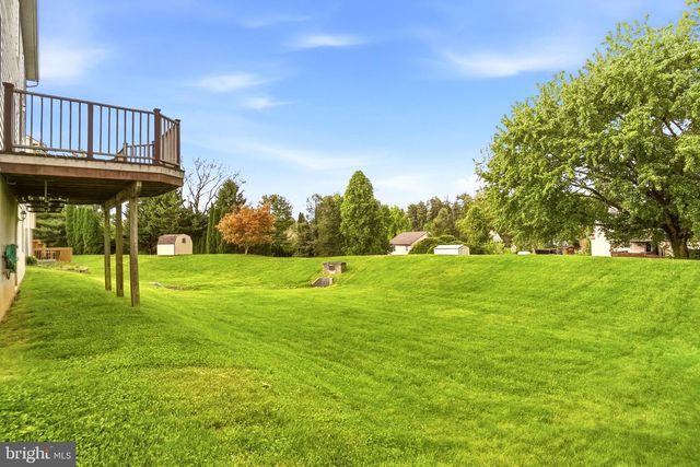 608 REDWOOD DR, Lancaster, PA 17602