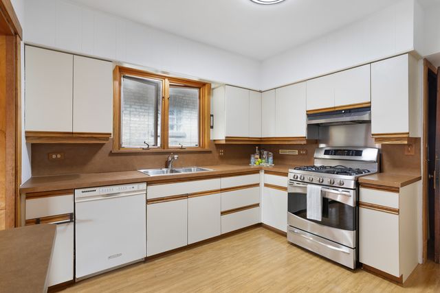 6705 N Olympia Avenue N, Chicago, IL 60631