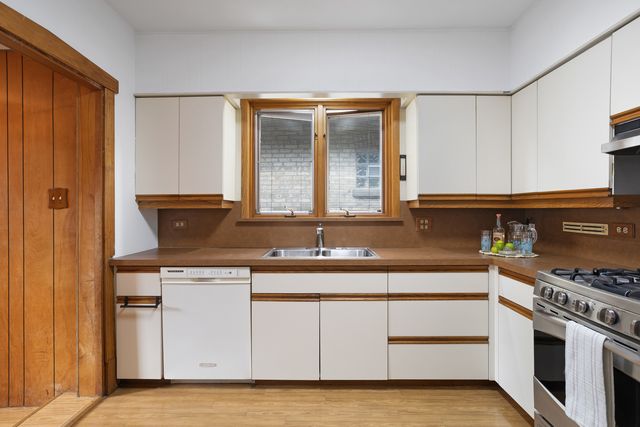 6705 N Olympia Avenue N, Chicago, IL 60631