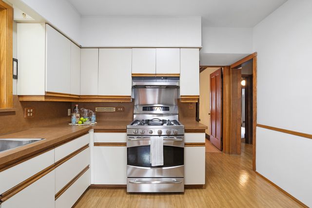 6705 N Olympia Avenue N, Chicago, IL 60631