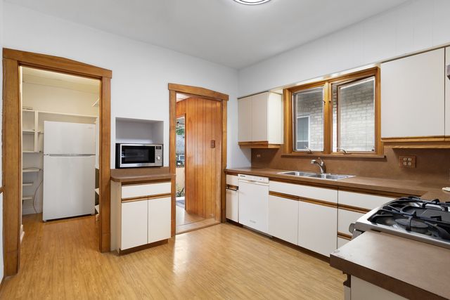 6705 N Olympia Avenue N, Chicago, IL 60631