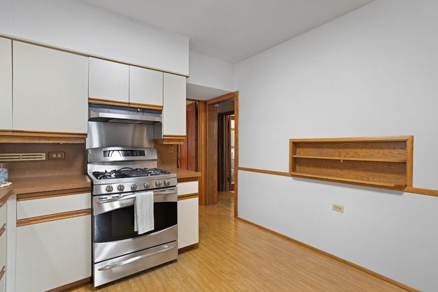 6705 N Olympia Avenue N, Chicago, IL 60631