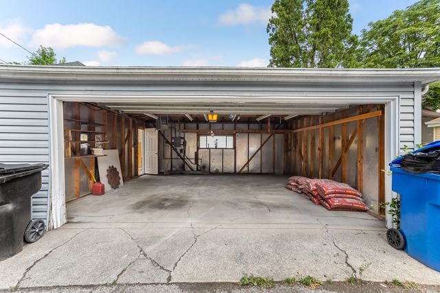 6705 N Olympia Avenue N, Chicago, IL 60631