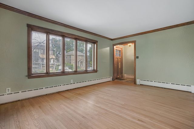 6705 N Olympia Avenue N, Chicago, IL 60631