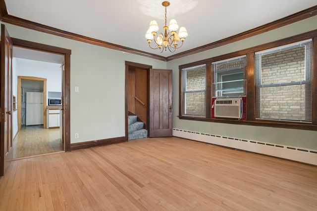 6705 N Olympia Avenue N, Chicago, IL 60631