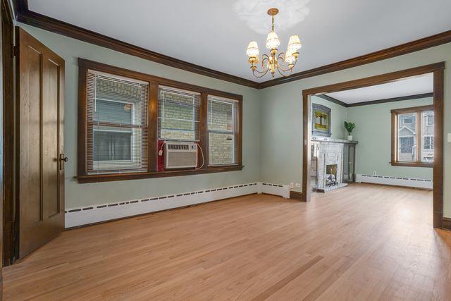 6705 N Olympia Avenue N, Chicago, IL 60631