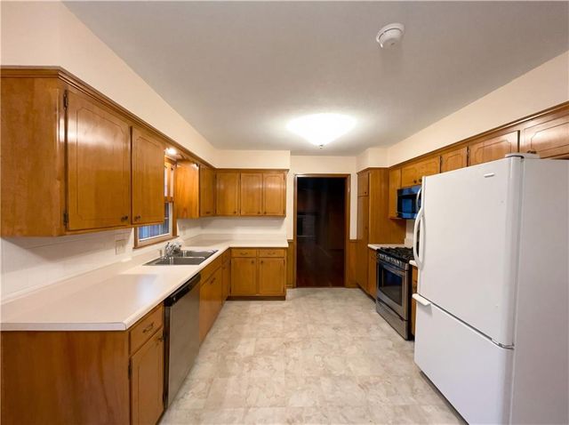 3904 S Stayton Avenue, Independence, MO 64055