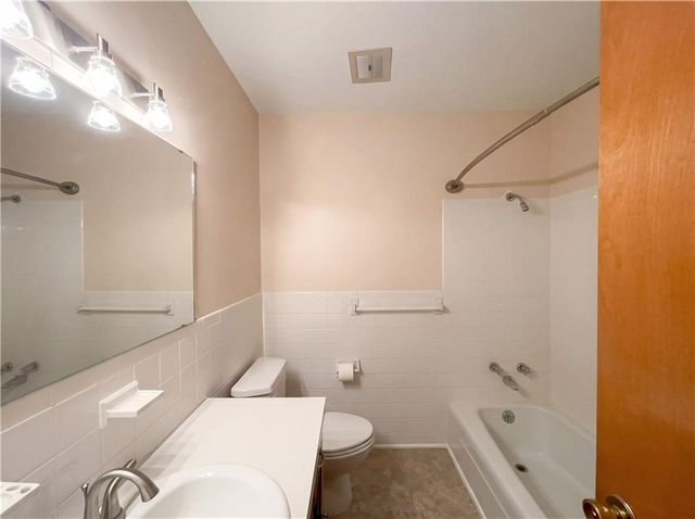 3904 S Stayton Avenue, Independence, MO 64055