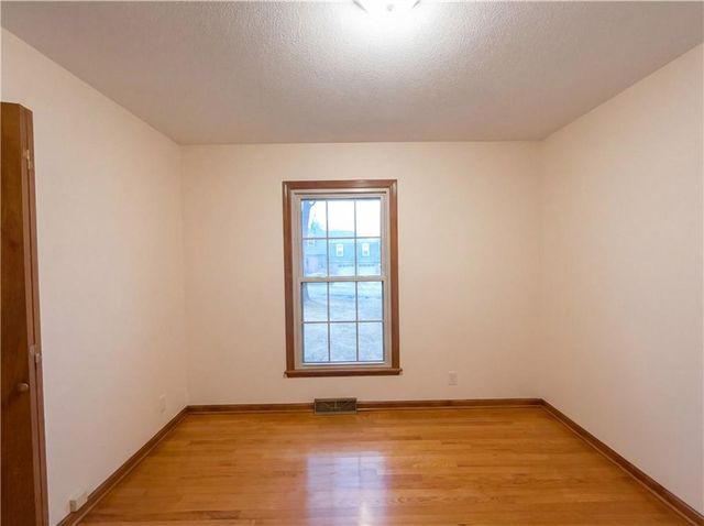 3904 S Stayton Avenue, Independence, MO 64055