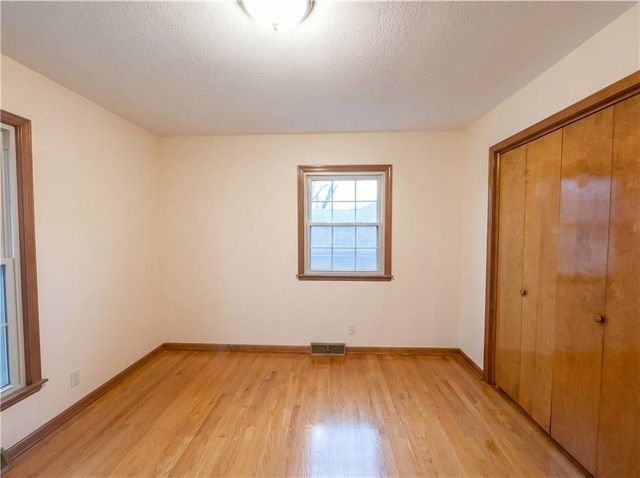 3904 S Stayton Avenue, Independence, MO 64055