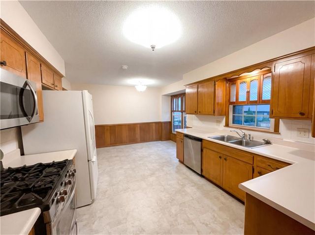 3904 S Stayton Avenue, Independence, MO 64055