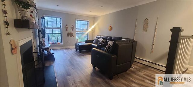 323 Gill Lane 12R, Iselin, NJ 08830