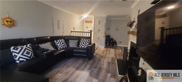 323 Gill Lane 12R, Iselin, NJ 08830