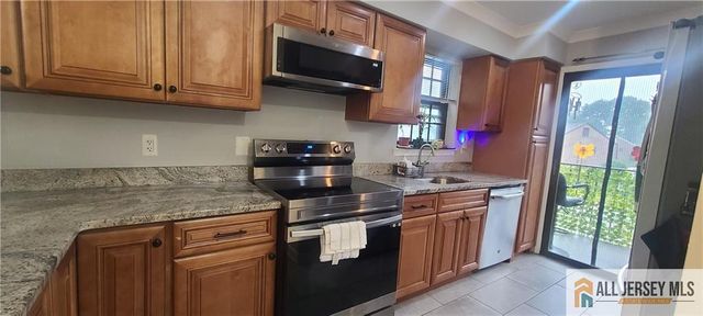 323 Gill Lane 12R, Iselin, NJ 08830