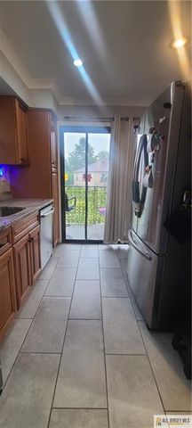 323 Gill Lane 12R, Iselin, NJ 08830