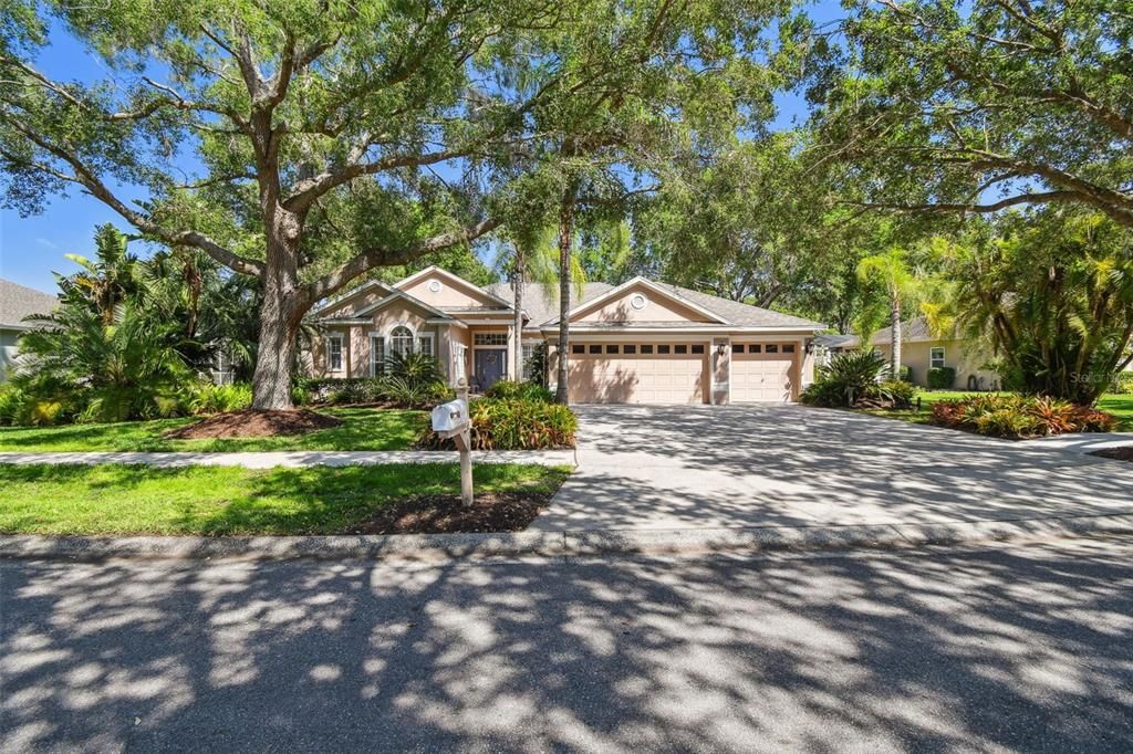 Image 1 of property listing at 12523 RIVERGLEN DRIVE, Riverview, FL 33569